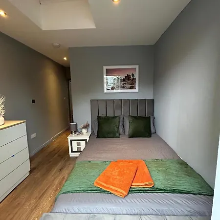 2 Bedroom Flat In Euston 2 Mins Away From Station, No Lift